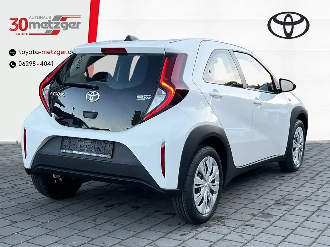 Toyota Aygo X Business Edition - Thumbnail 3