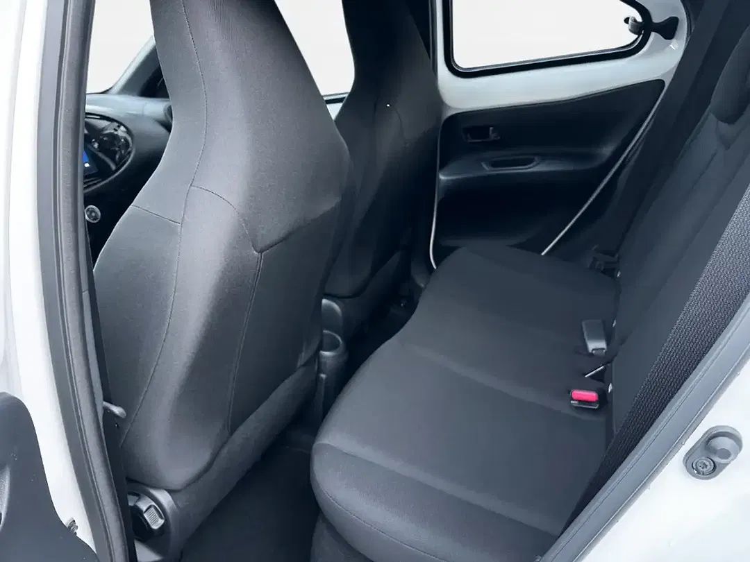 Toyota Aygo X Business Edition - Thumbnail 9