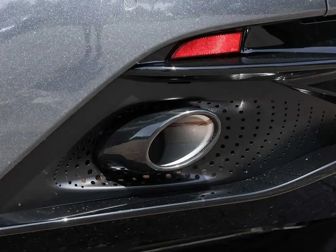 Aston Martin DB12 Coupe - Thumbnail 12