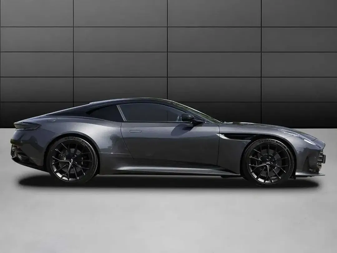 Aston Martin DB12 Coupe - Thumbnail 3