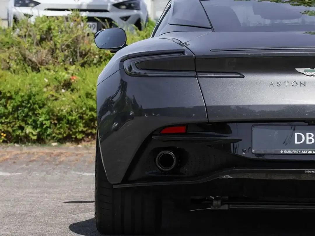 Aston Martin DB12 Coupe - Thumbnail 6