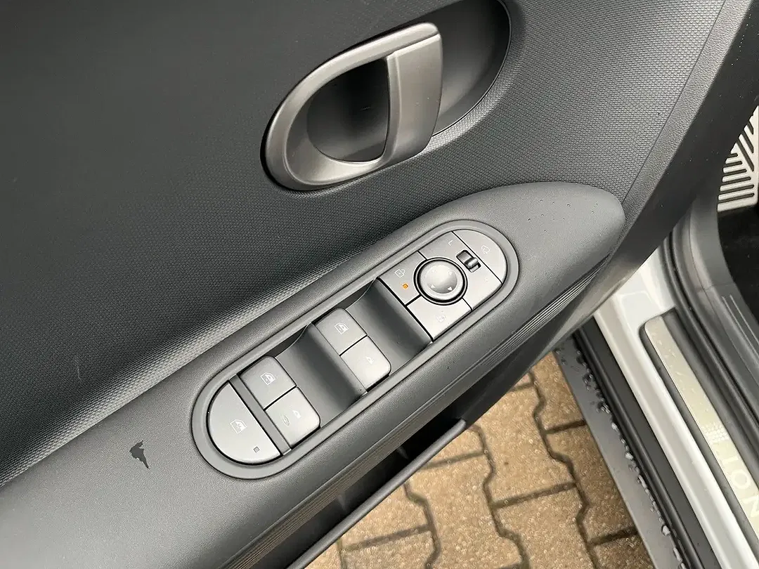 Hyundai IONIQ 5 - Thumbnail 15