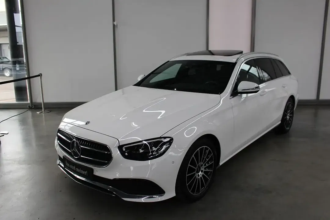 Mercedes-Benz E 220 4MATIC Avantgarde - foto 1