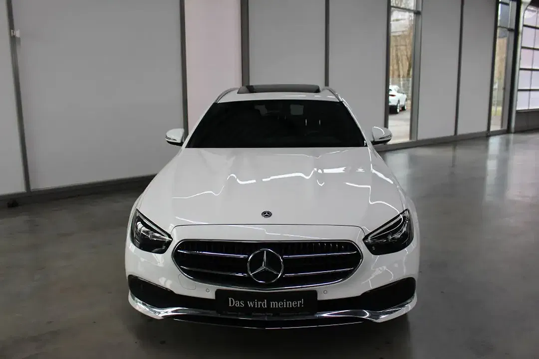 Mercedes-Benz E 220 4MATIC Avantgarde - foto 2