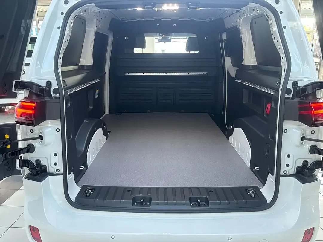 Volkswagen ID. Buzz Cargo Cargo Pro 4Motion 4x4 - Thumbnail 10