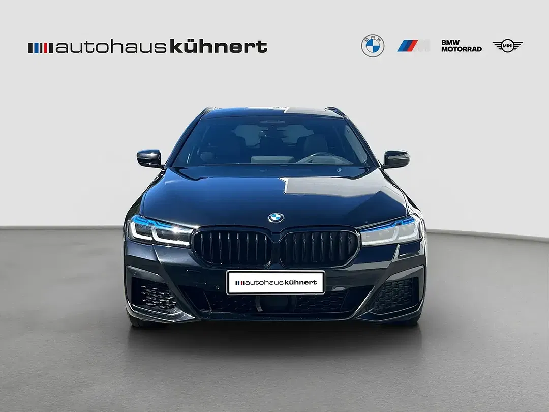 BMW 530 xDrive Touring M Sport - Thumbnail 2