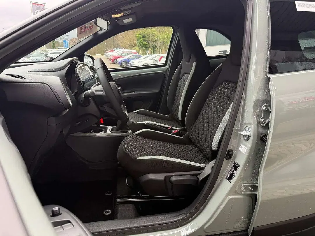 Toyota Aygo X Teamplayer - Thumbnail 7