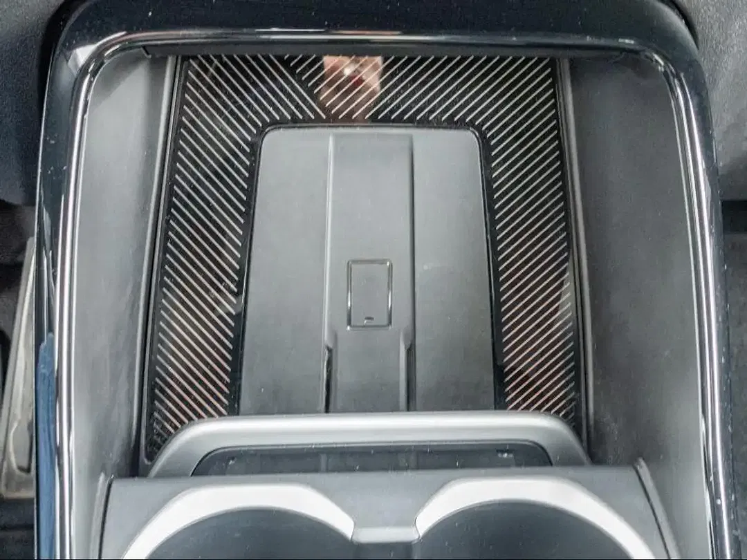 BMW iX2 xDrive M Sport Pro - Thumbnail 7