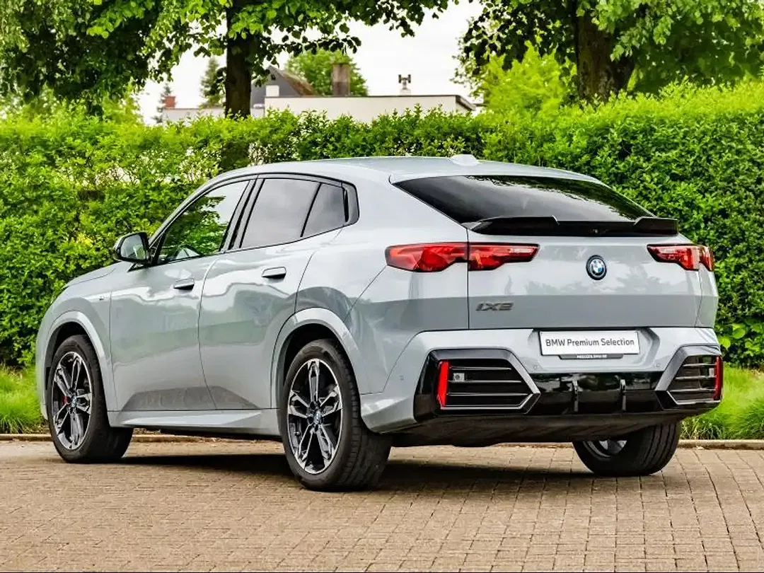 BMW iX2 xDrive M Sport Pro - Thumbnail 3