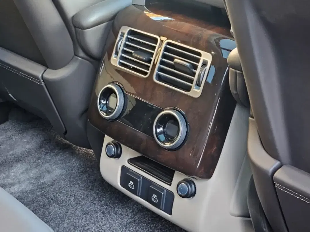 Land Rover Range Rover P400e Hybrid Vogue - Thumbnail 14