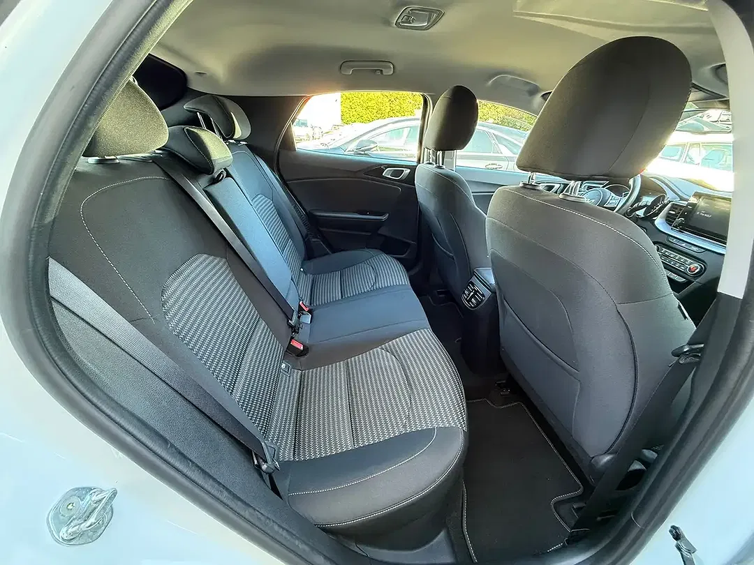 Kia XCeed 1.6 PHEV Hybrid Vision - Thumbnail 13