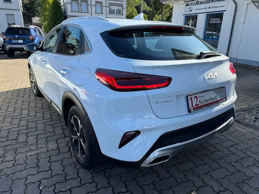 Kia XCeed 1.6 PHEV Hybrid Vision - Thumbnail 4