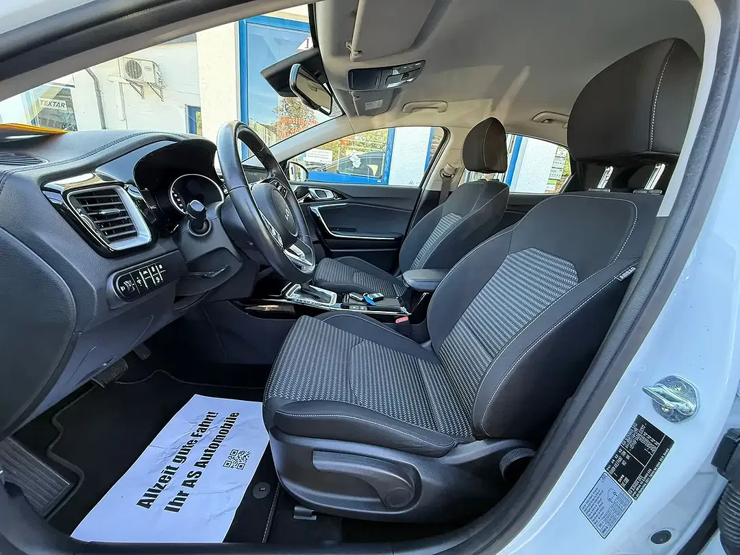 Kia XCeed 1.6 PHEV Hybrid Vision - Thumbnail 5