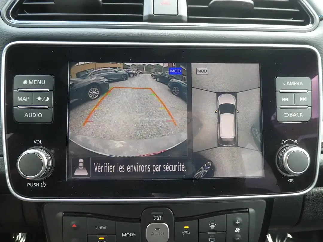 Nissan Leaf - Thumbnail 11