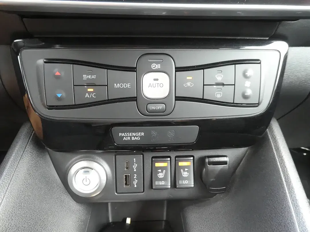 Nissan Leaf - Thumbnail 12