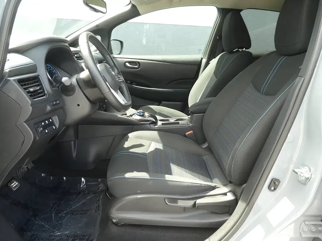 Nissan Leaf - Thumbnail 13