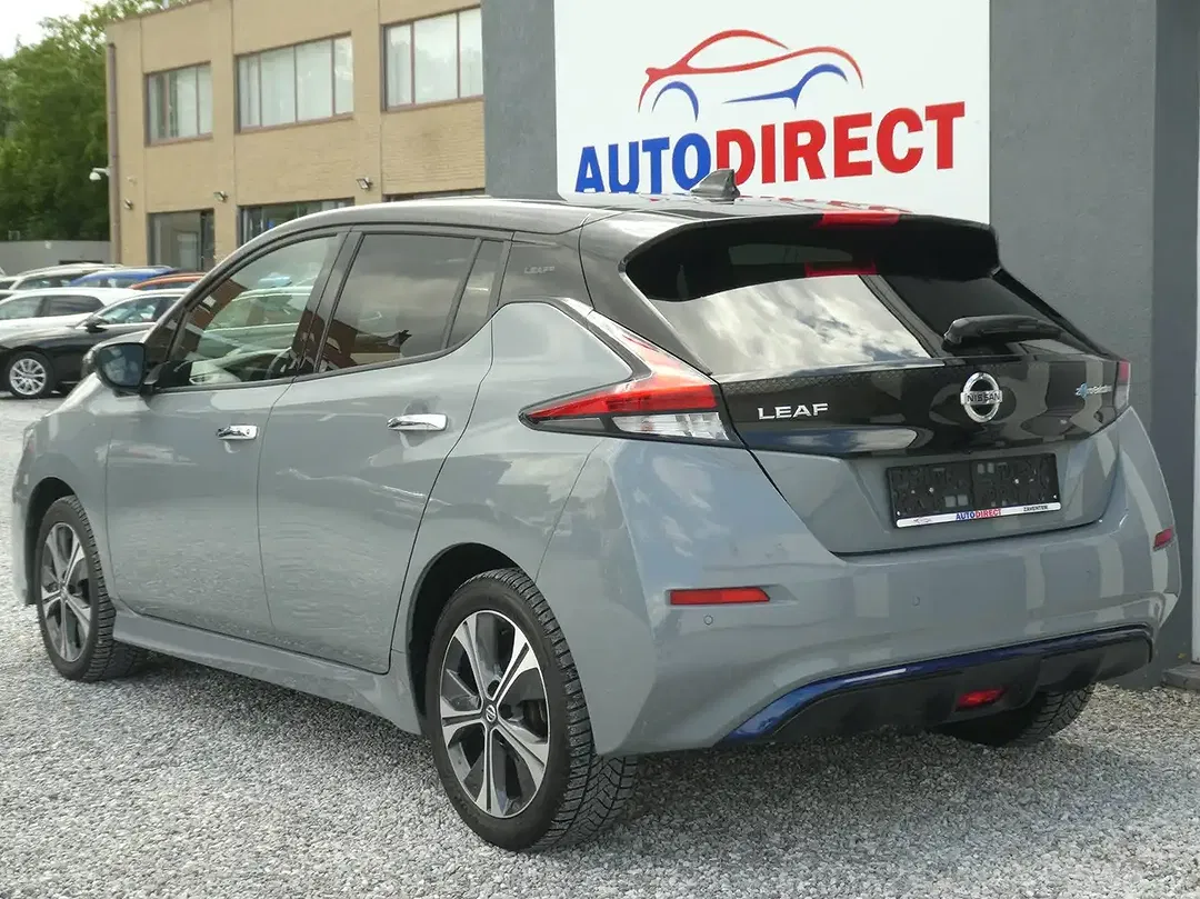 Nissan Leaf - Thumbnail 3