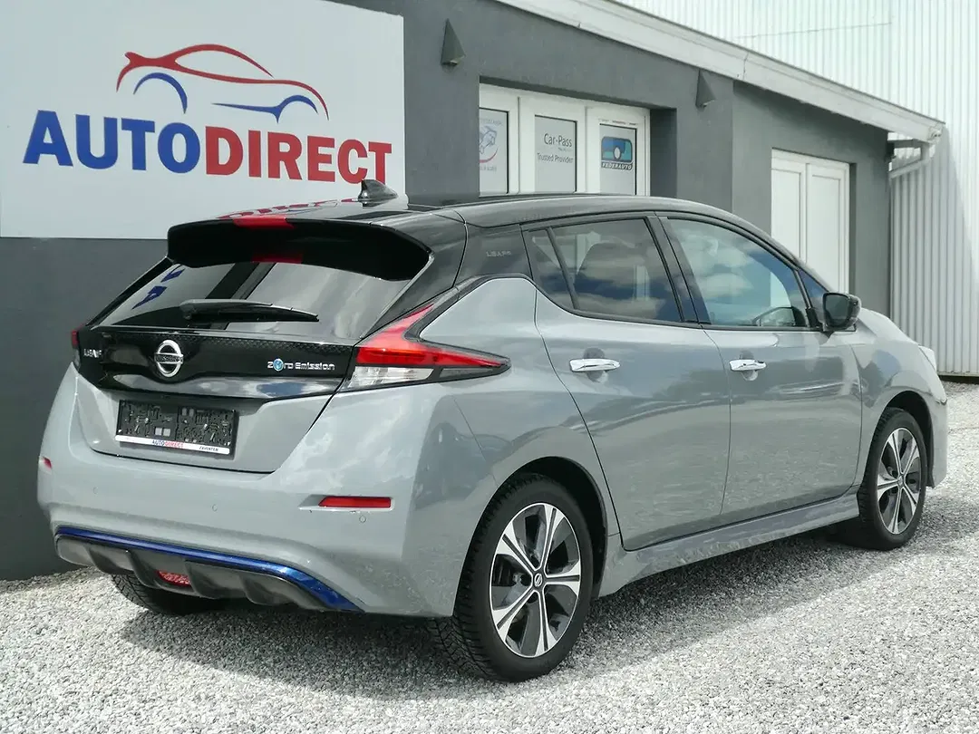 Nissan Leaf - Thumbnail 4