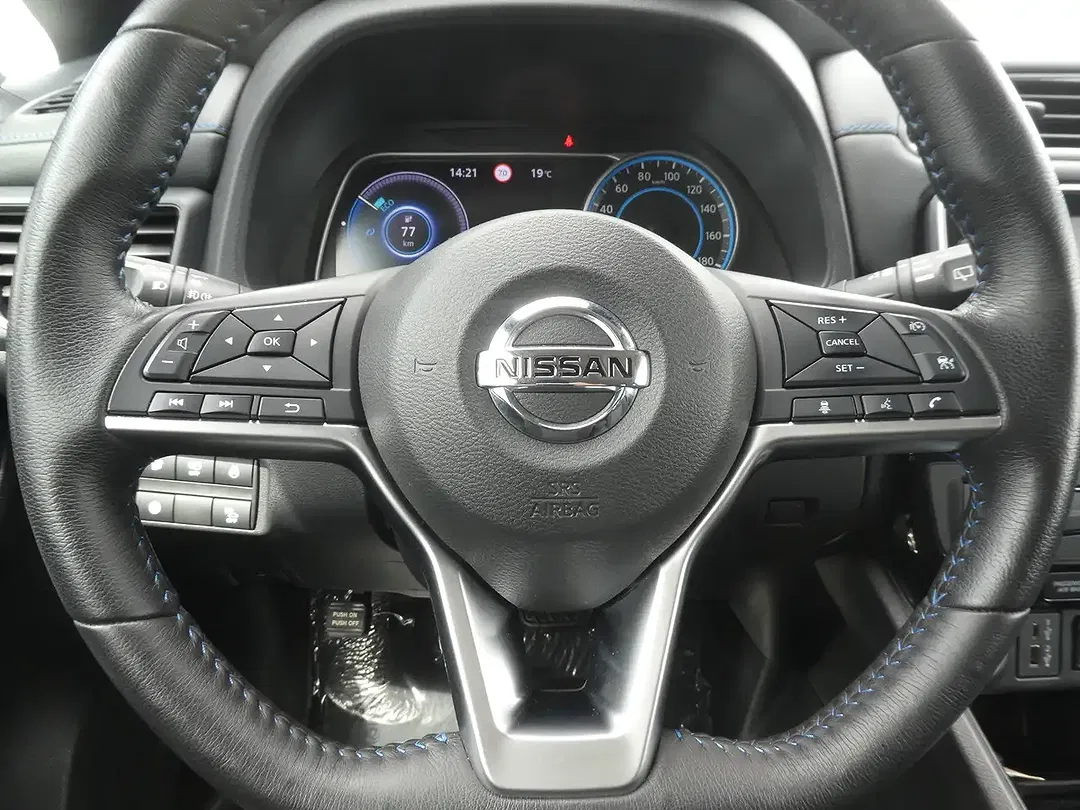 Nissan Leaf - Thumbnail 8