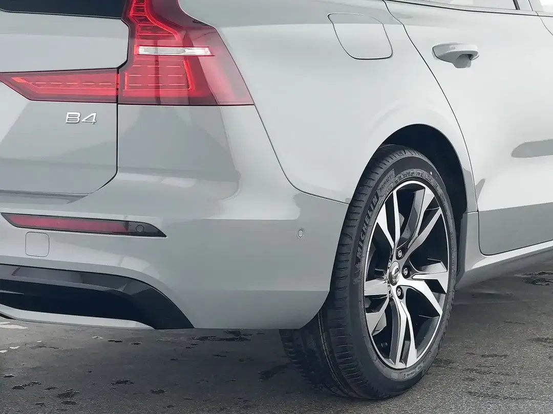 Volvo V60 B4 Plus Dark - Thumbnail 11