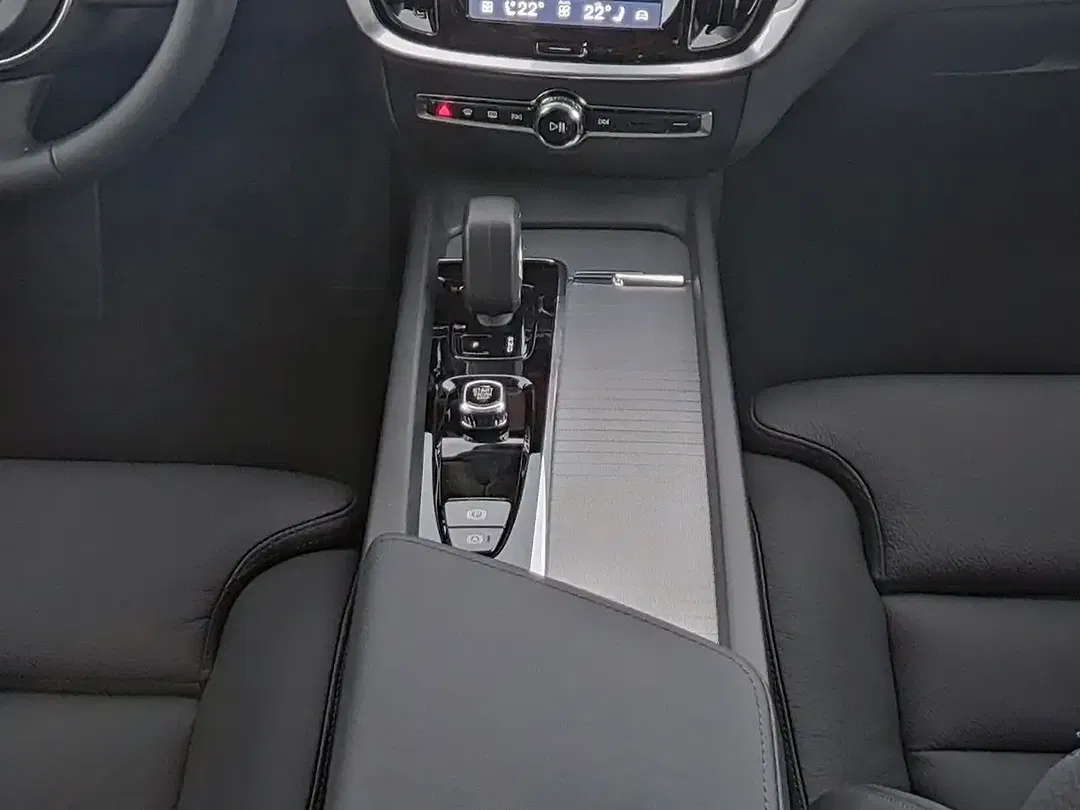 Volvo V60 B4 Plus Dark - Thumbnail 6
