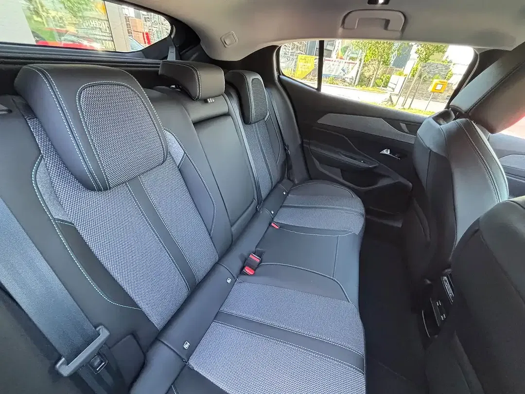 Peugeot 408 145 e-DSC6 Hybrid Allure Business - Thumbnail 12