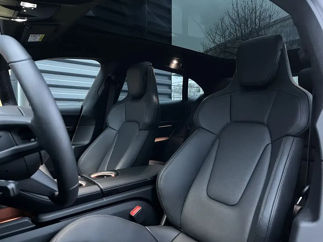 Porsche Taycan 4 Cross Turismo - Thumbnail 5