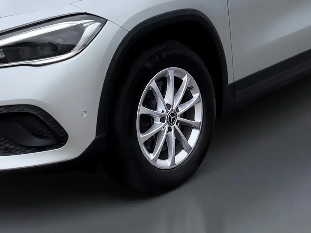Mercedes-Benz GLA 250 AUT MBUX - Thumbnail 3
