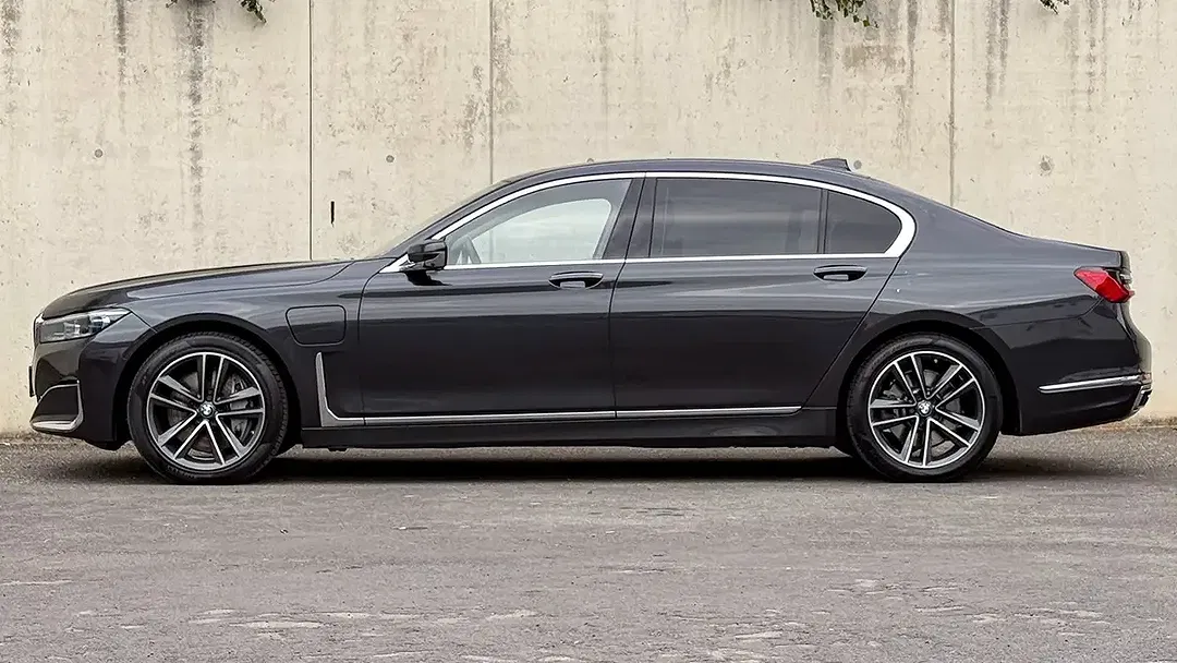 BMW 745 xDrive Design Excellence - Thumbnail 7
