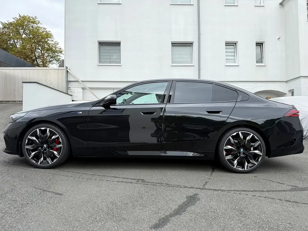 BMW 520 xDrive M Sport Pro - Thumbnail 4