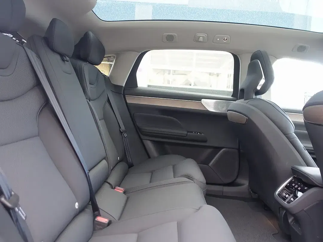 Volvo ES90 Single Motor Extended Range Ultra - Thumbnail 9