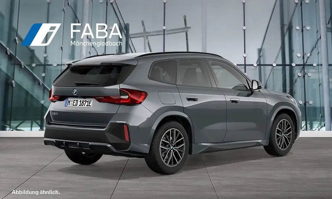 BMW iX1 xDrive M - Thumbnail 2