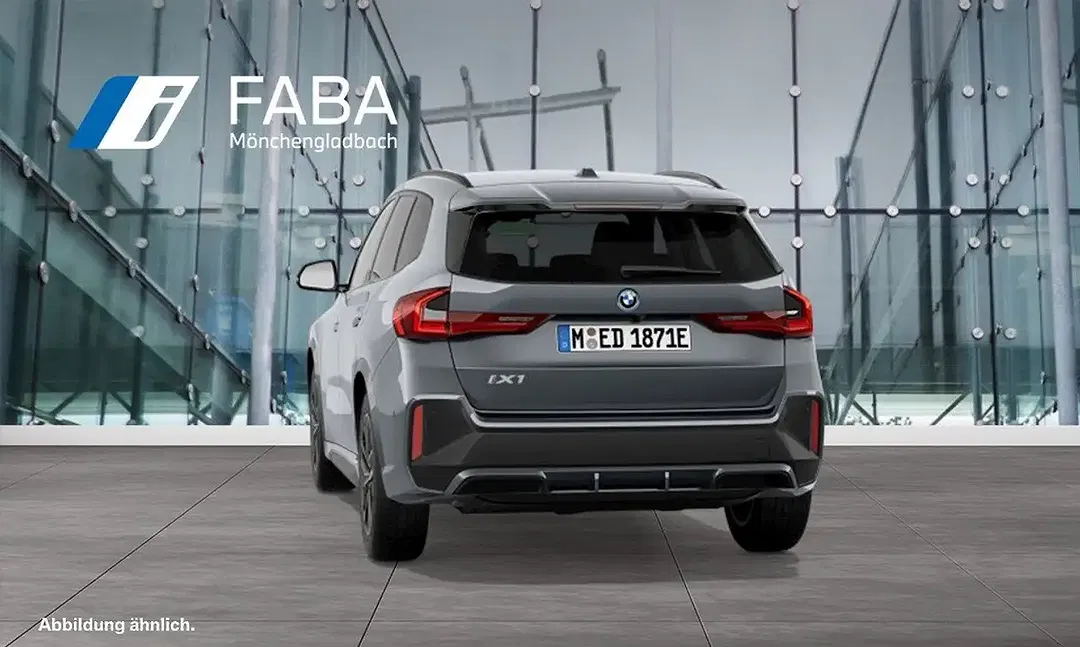 BMW iX1 xDrive M - Thumbnail 5