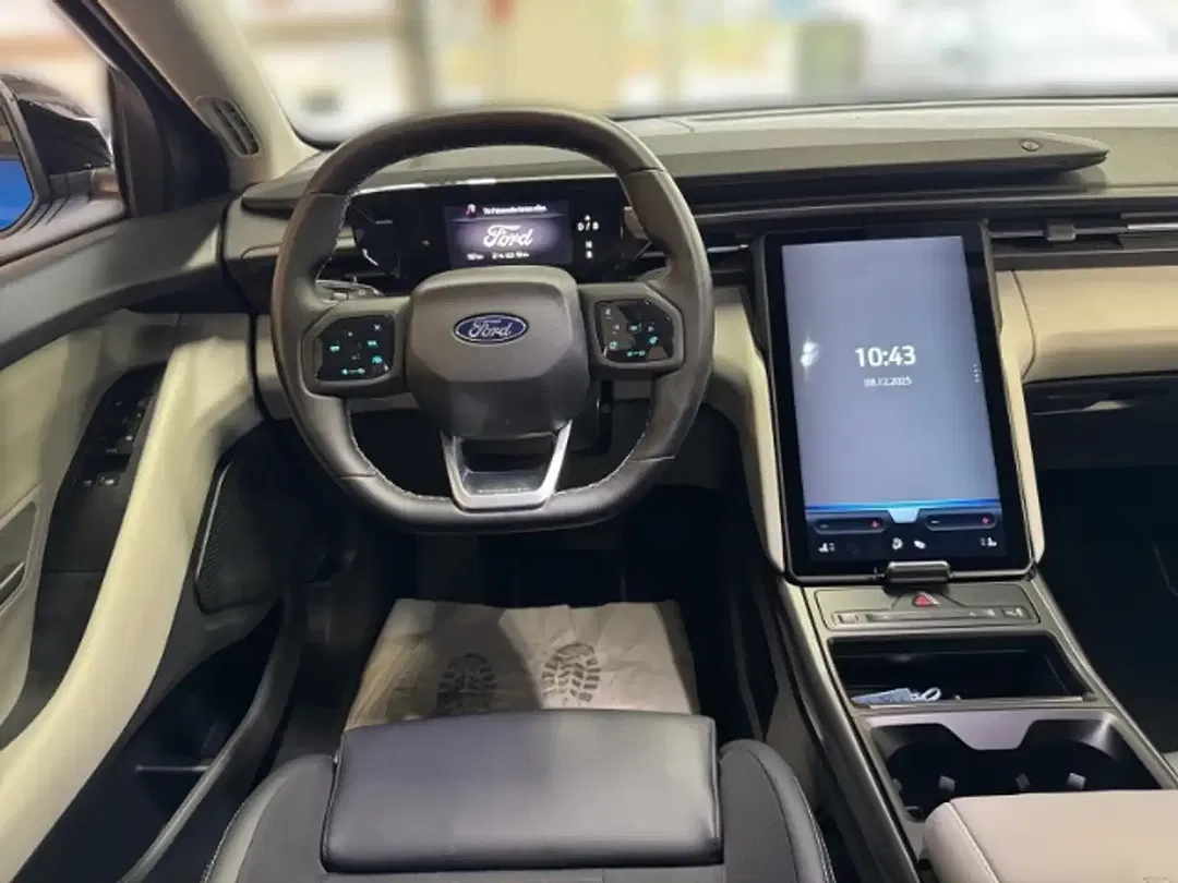 Ford Explorer - Thumbnail 10