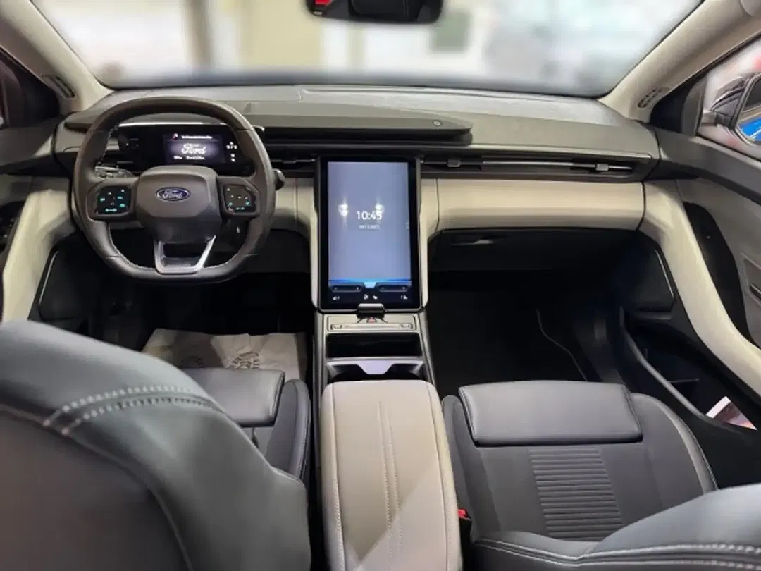 Ford Explorer - Thumbnail 11