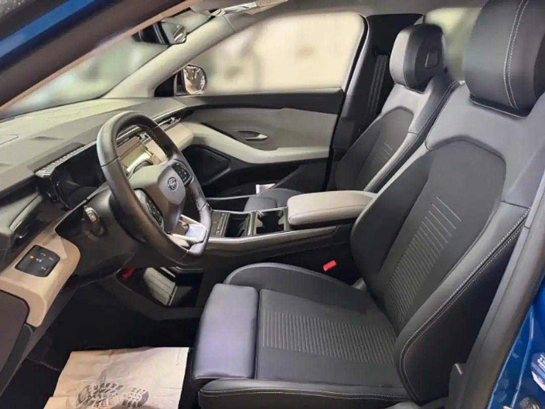 Ford Explorer - Thumbnail 7