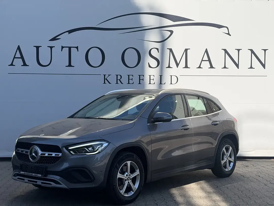 Mercedes-Benz GLA 180 Style - Thumbnail 1