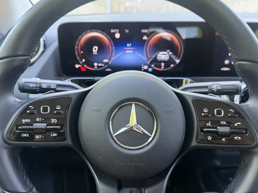 Mercedes-Benz GLA 180 Style - Thumbnail 11