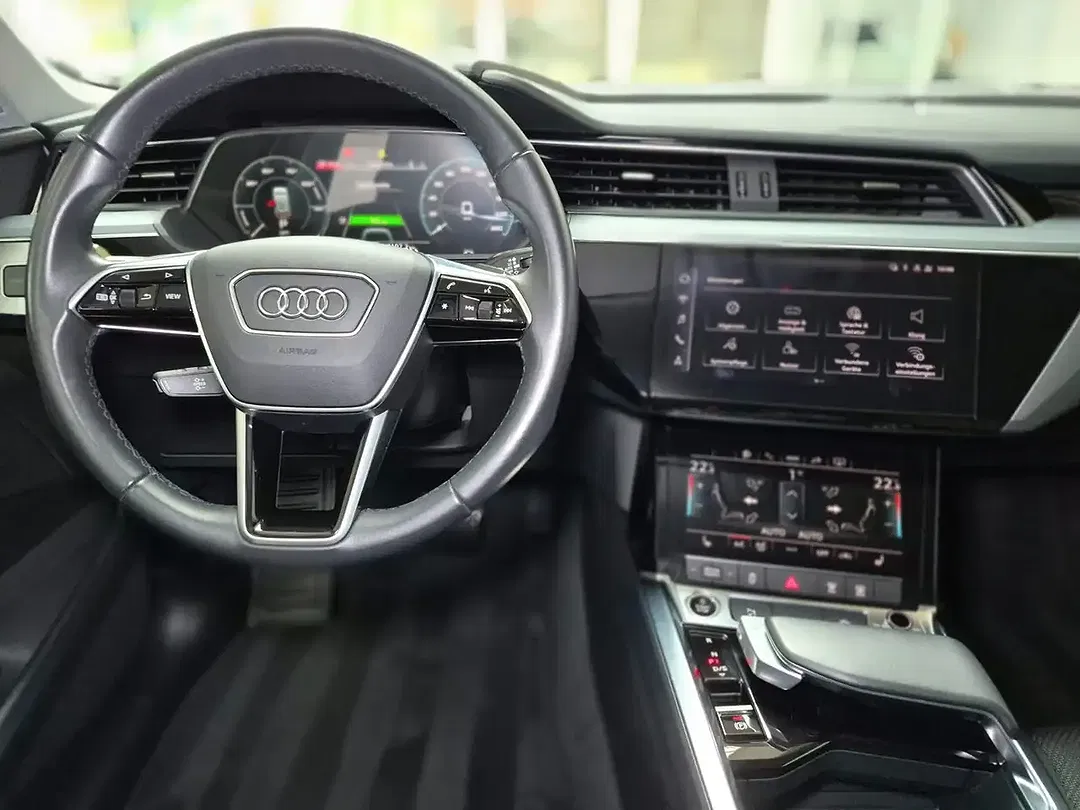 Audi e-tron 55 quattro Base - Thumbnail 11