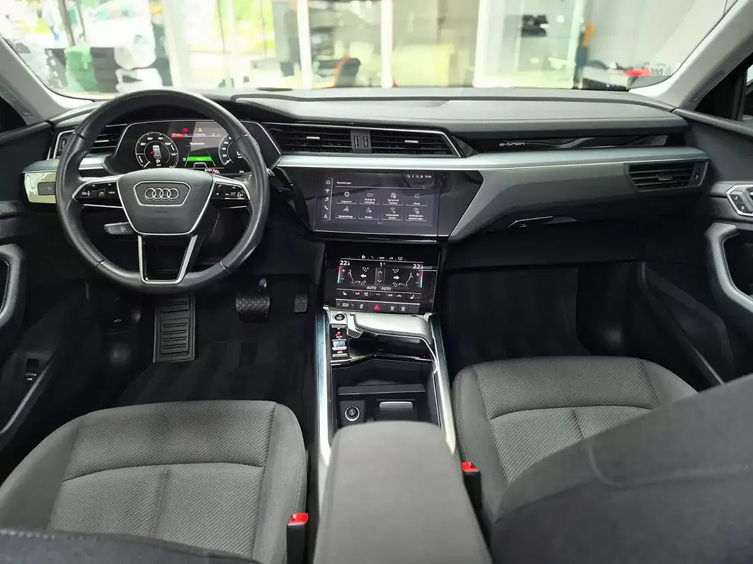 Audi e-tron 55 quattro Base - Thumbnail 12