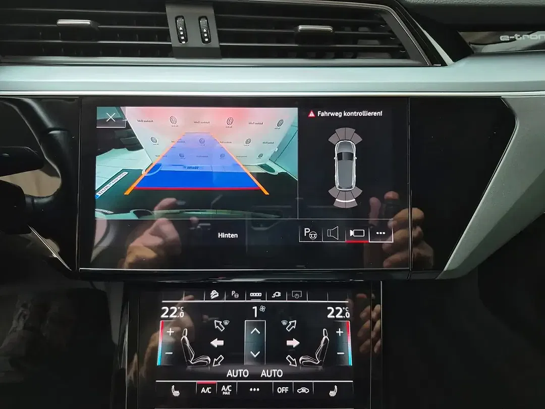 Audi e-tron 55 quattro Base - Thumbnail 13