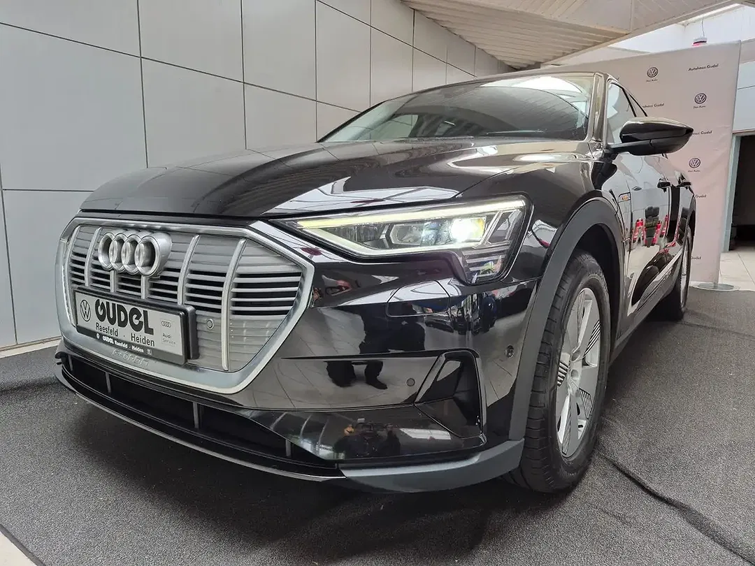 Audi e-tron 55 quattro Base - Thumbnail 3