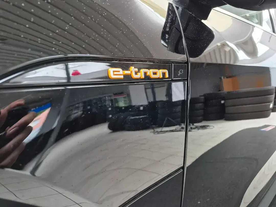 Audi e-tron 55 quattro Base - Thumbnail 4