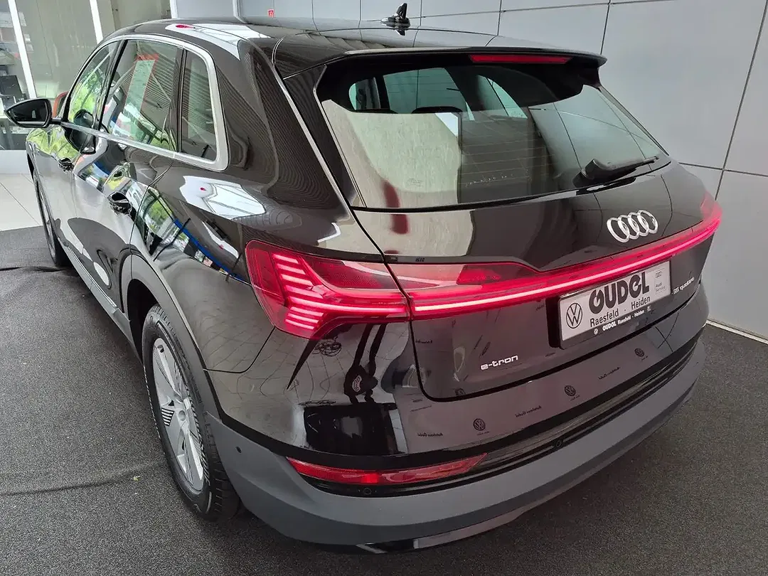 Audi e-tron 55 quattro Base - Thumbnail 6
