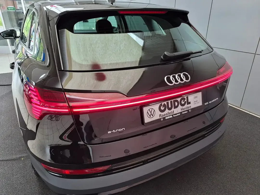 Audi e-tron 55 quattro Base - Thumbnail 7
