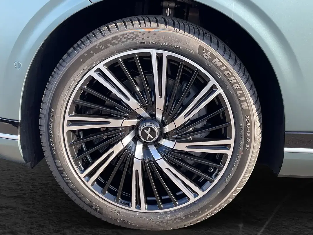 Xpeng G9 AWD Performance Premium - Thumbnail 4