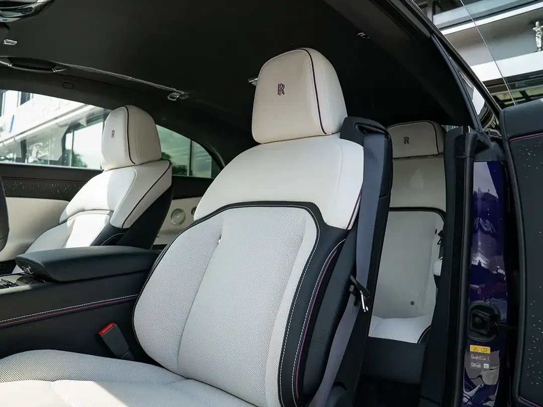 Rolls-Royce Spectre Black Badge - Thumbnail 12