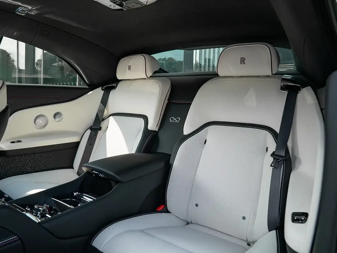 Rolls-Royce Spectre Black Badge - Thumbnail 13