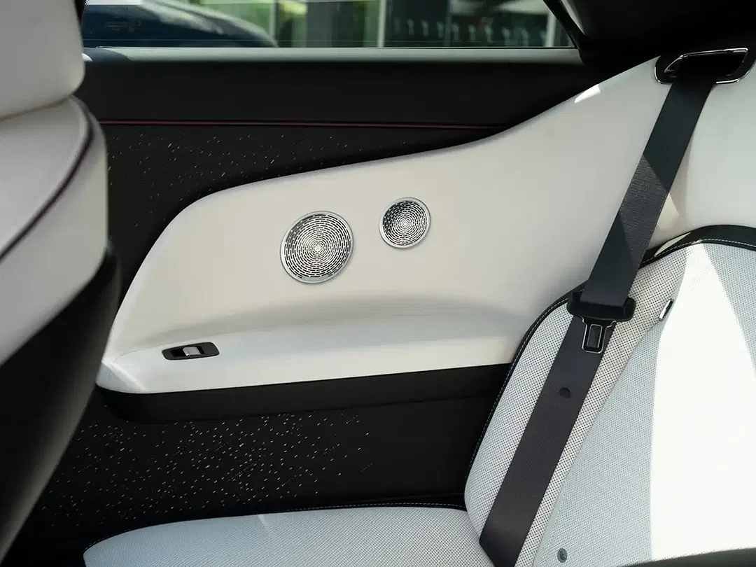 Rolls-Royce Spectre Black Badge - foto 15