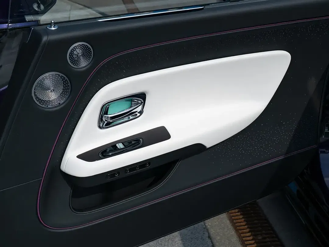 Rolls-Royce Spectre Black Badge - Thumbnail 8